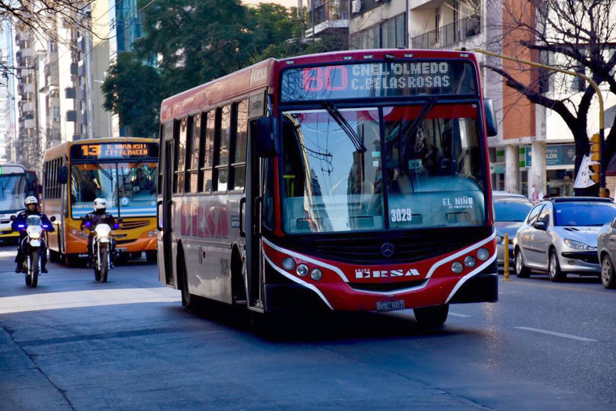 Se inició el paro de colectivos en el interior por reclamo de aumento salarial