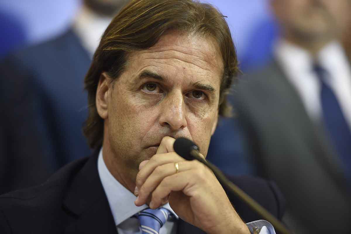 Lacalle Pou debe soportar varios casos de corrupción y ahora su propia cuarentena