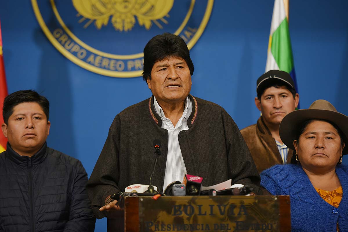 Evo Morales: “Mesa y Camacho pasarán a la historia como racistas y golpistas”