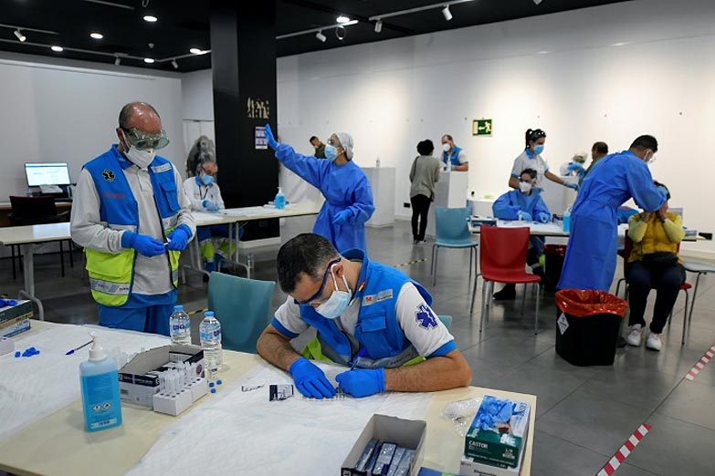 Madrid suspende la inmunización del personal de salud porque se quedó sin vacunas