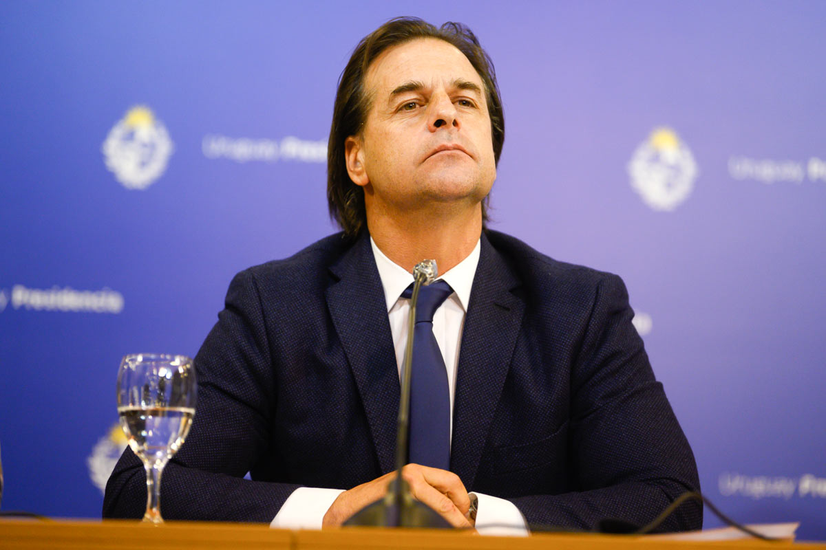 Algo huele mal en Uruguay: denuncias de corrupción, obras insólitas y ajuste en el Estado