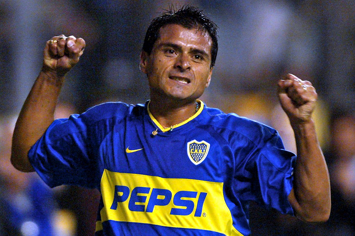 El Chelo Delgado, ese gran delantero que quedó marcado por los tres dedos y una expulsión en Boca