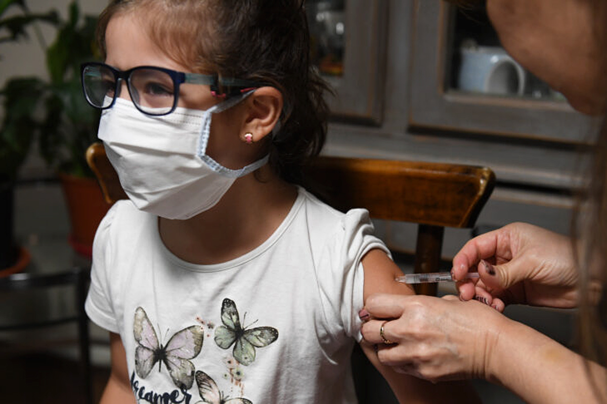 Las vacunas están, pero faltan los chicos