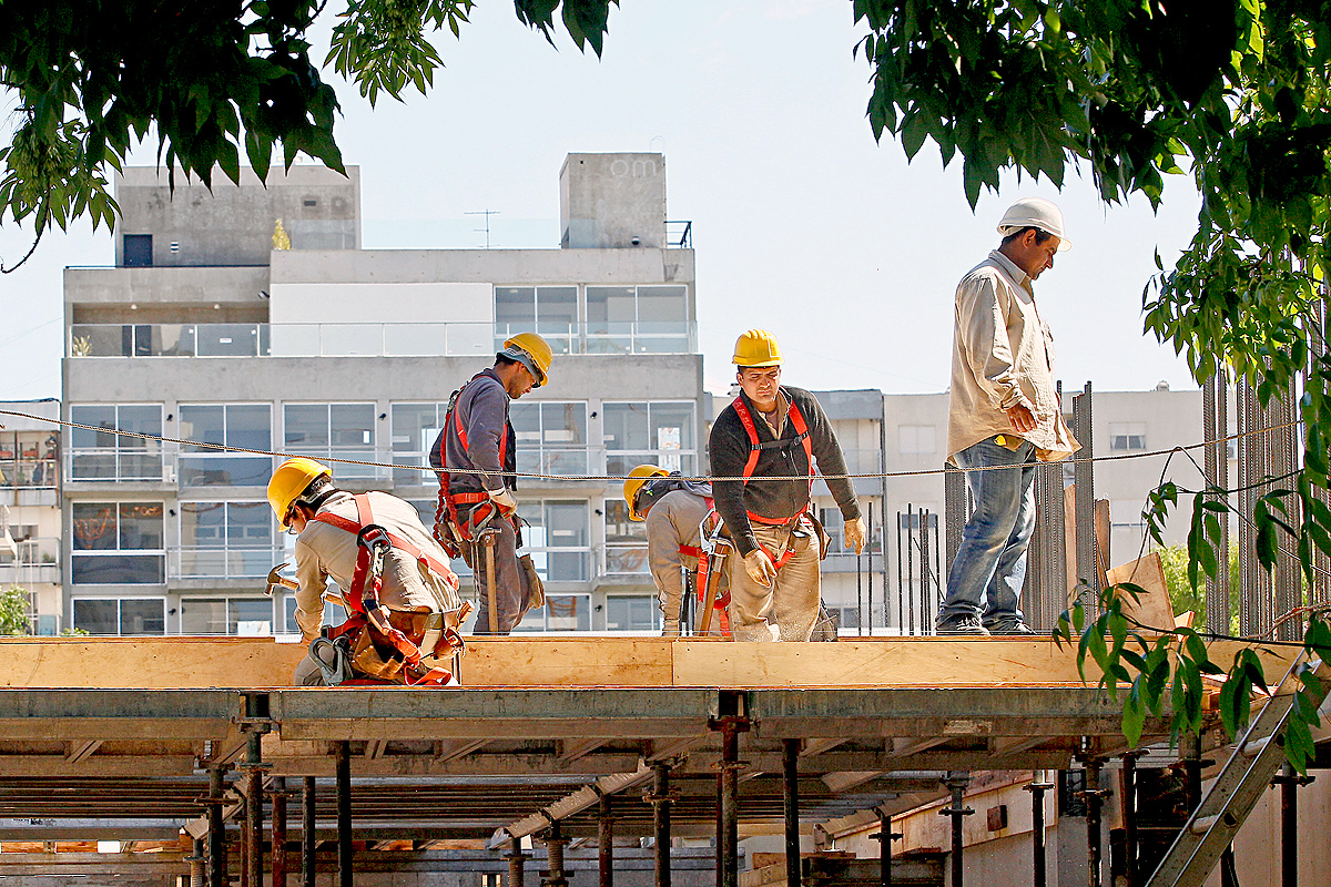 Con menos obra pública y a la espera de las PPP, cayó 14,4% la venta de insumos para la construcción