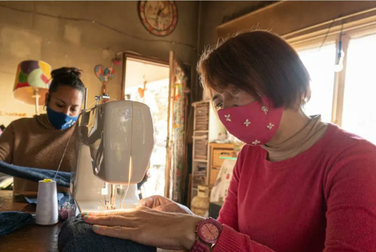 “A ganarle al frío”: en el Obelisco se recibió ropa de abrigo para roperos solidarios