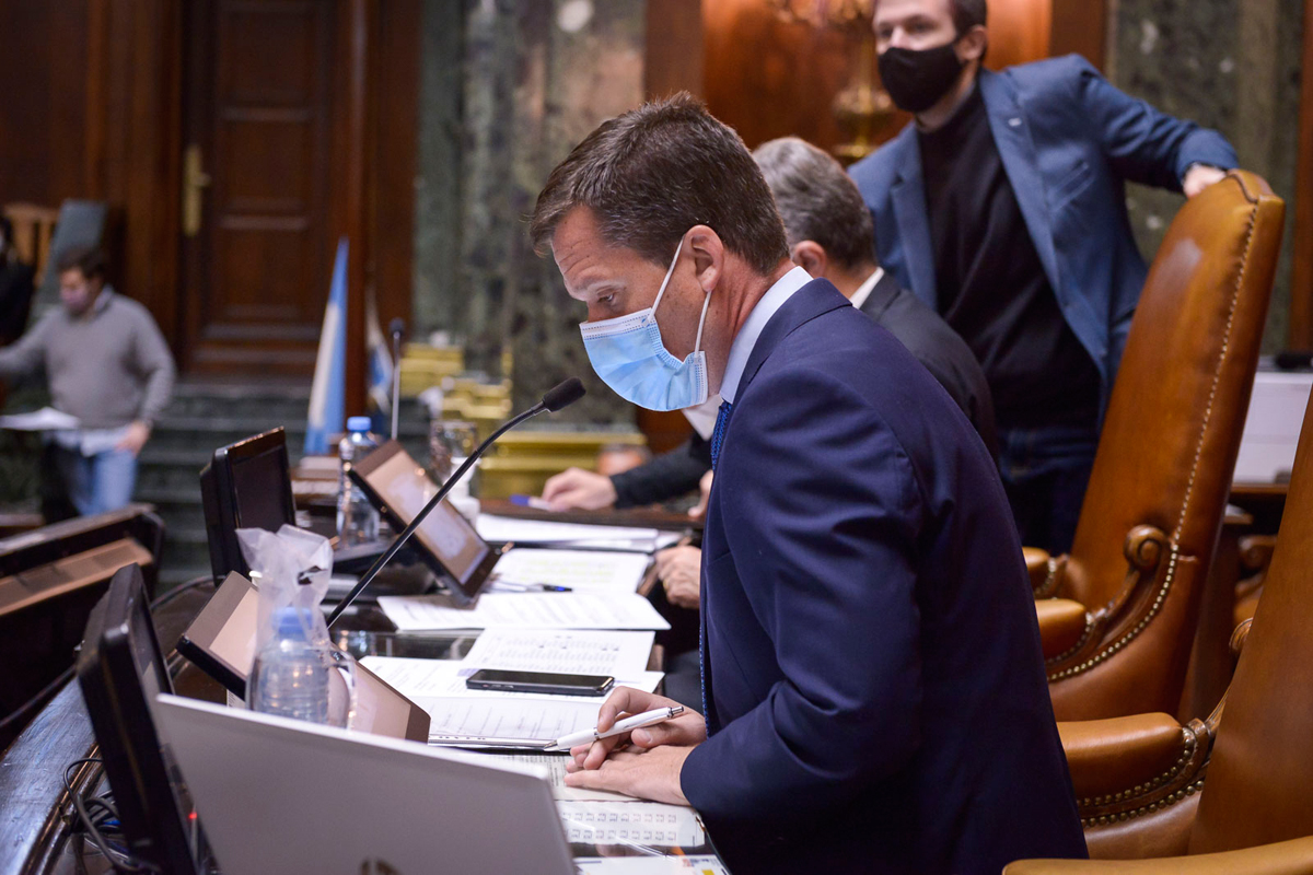 Autorizan a Rodríguez Larreta a negociar con laboratorios para la compra de vacunas