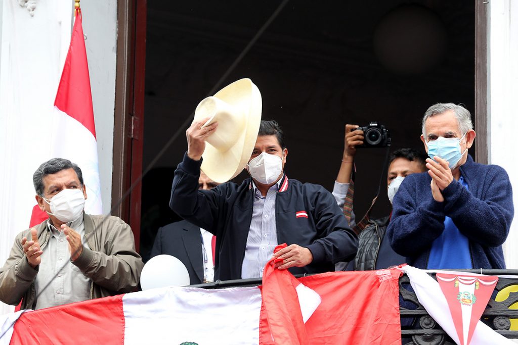 "En Perú se está consumando un golpe de Estado"