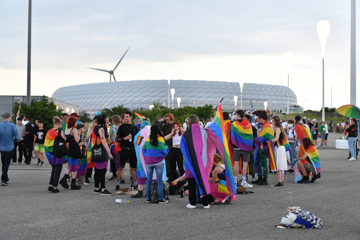 Un gol al arcoíris: pese a la negativa de la UEFA, en Múnich flameó la bandera LGTBIQ
