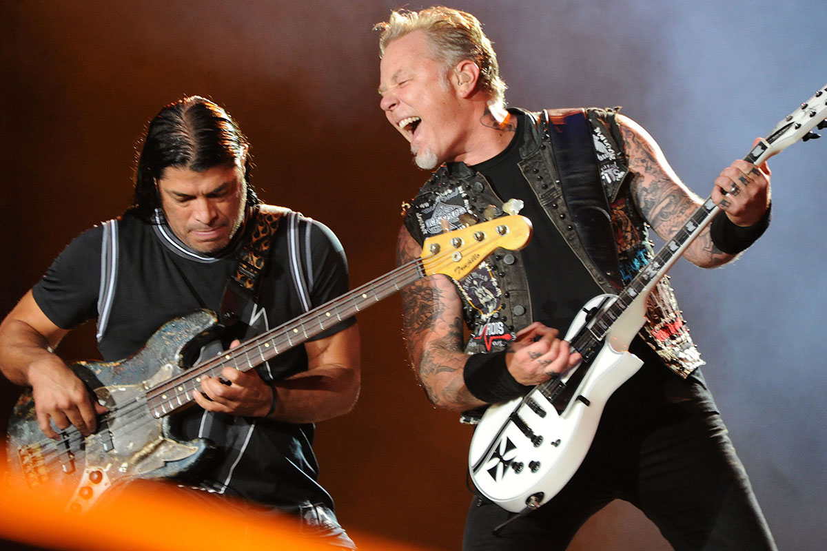 Metallica prepara un autohomenaje que incluirá la participación de Juanes, Miley Cyrus y Mon Laferte