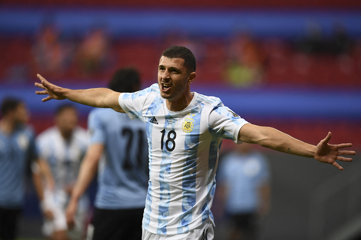 Sin lucirse, Argentina superó a Uruguay y cortó la racha de empates