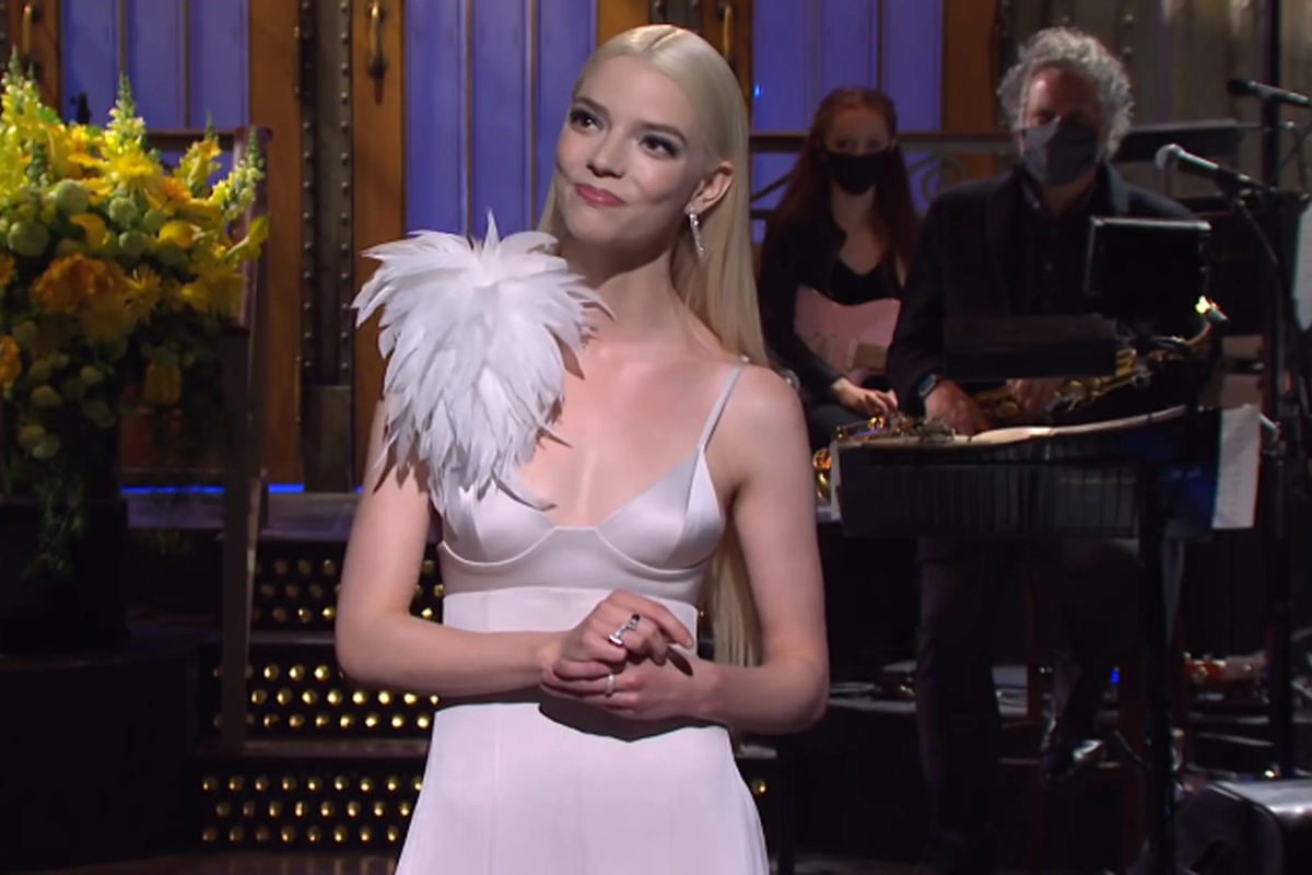 Anya Taylor-Joy presentó el Saturday Night Live hablando en «argentino»