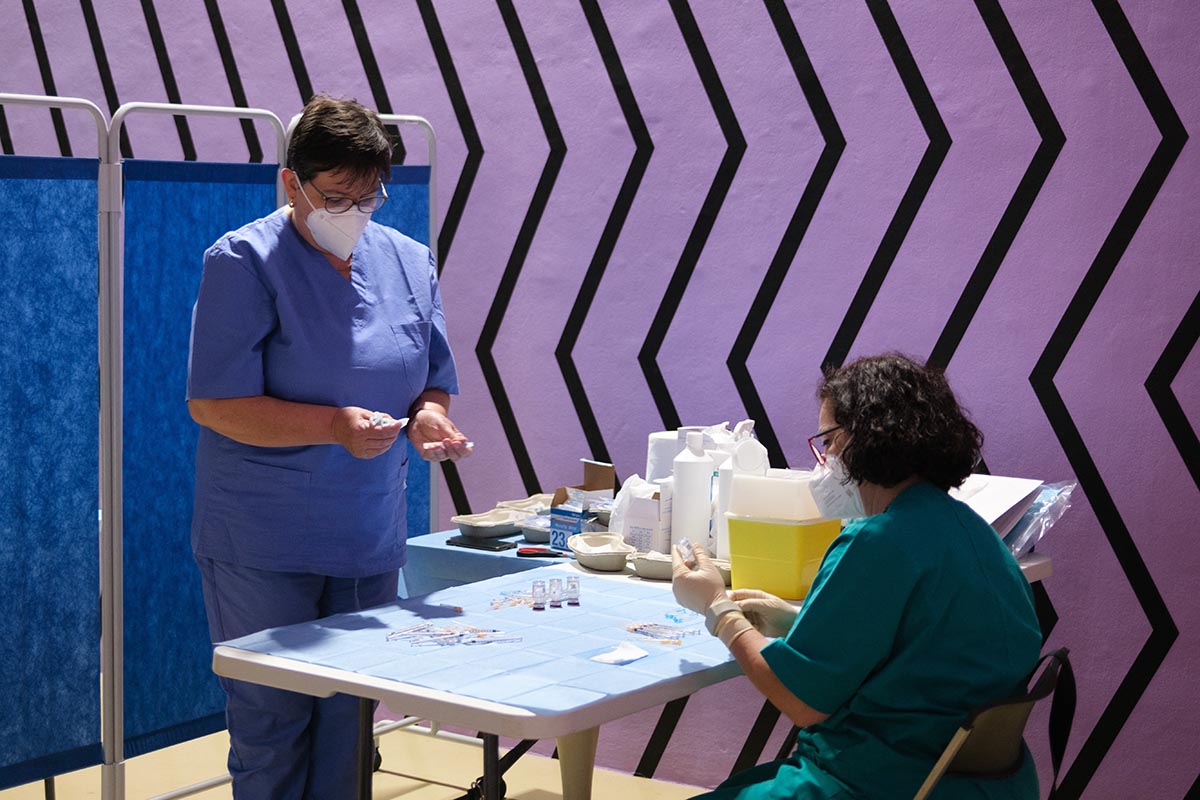 Covid Global: Italia analiza vacunar en discotecas para permitir la reapertura del sector