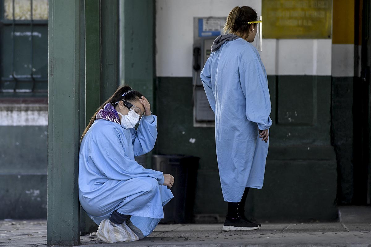 Restringen la atención en tres hospitales de Rosario por contagios entre el personal
