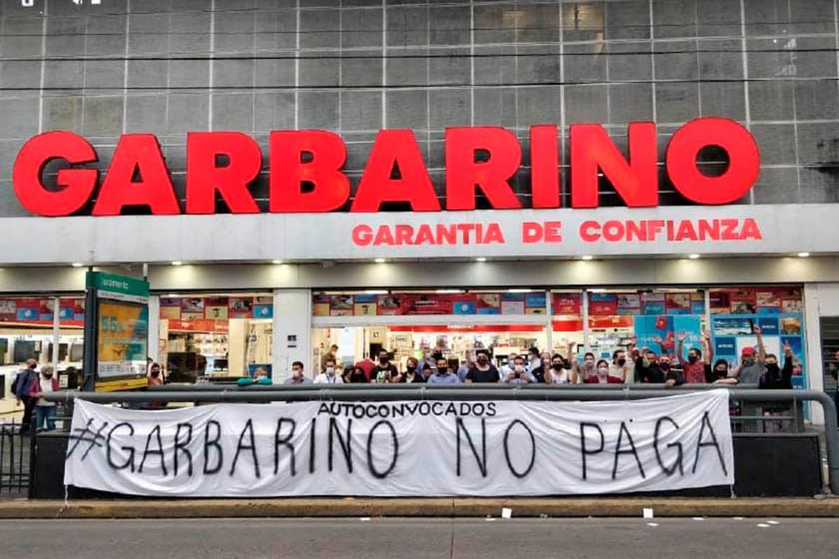 Denuncian que Garbarino provoca una crisis solo para pasarse al ecommerce
