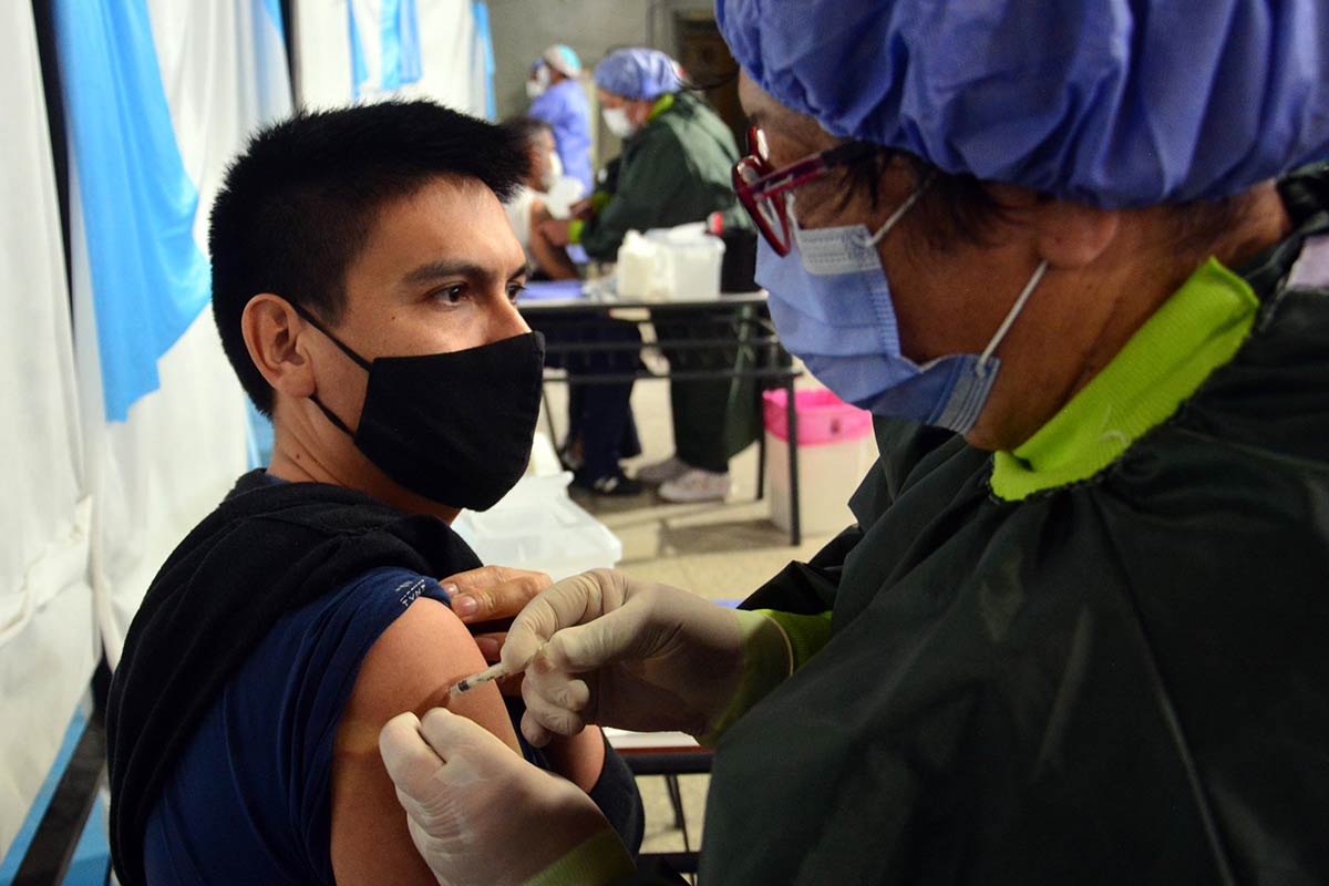 Destacan el buen registro de jóvenes de entre 13 y 17 años para recibir la vacuna