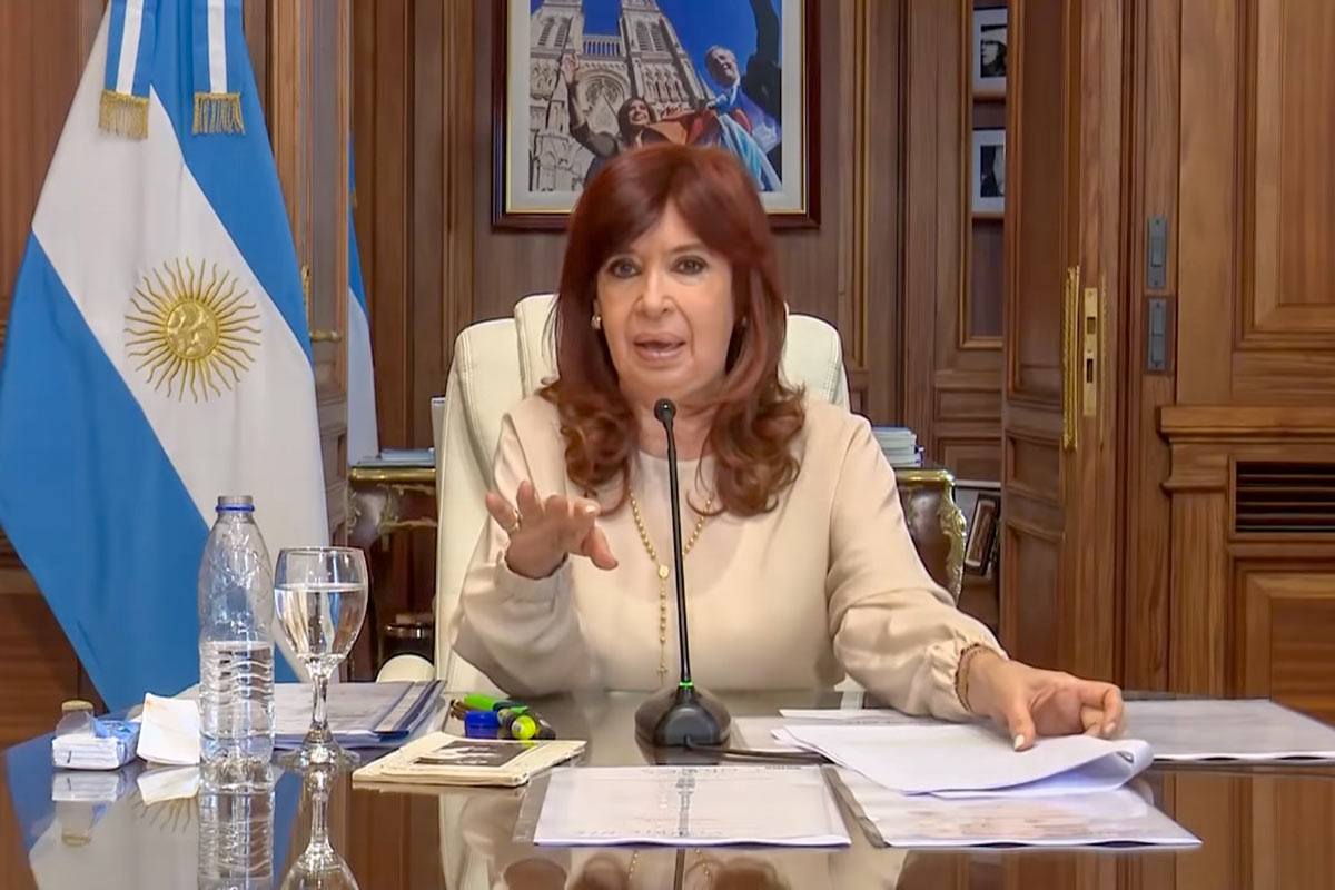 Cristina Kirchner apela falta de mérito de espionaje ilegal y recusa a camaristas Bertuzzi y Llorens