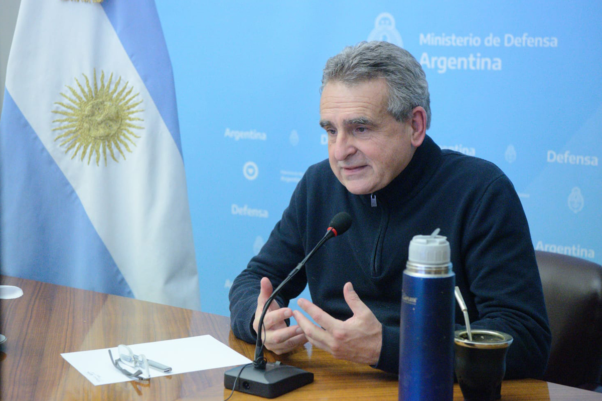 Agustín Rossi afirmó que la decisión de enviar armas a Bolivia «solo pudo ser tomada por Mauricio Macri»