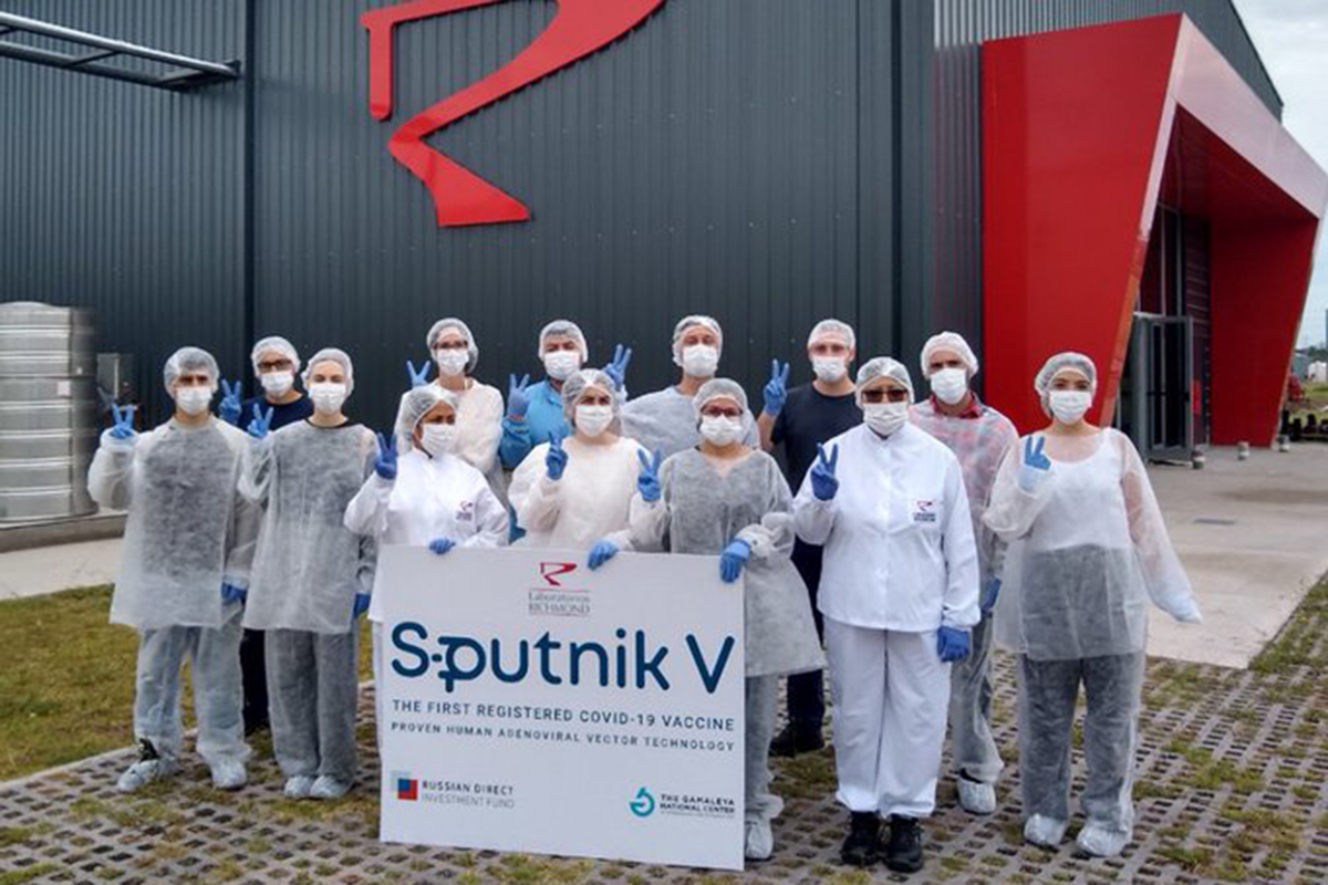 Sputnik V: el Instituto Gamaleya aprobó el primer lote de dosis producidas en la Argentina