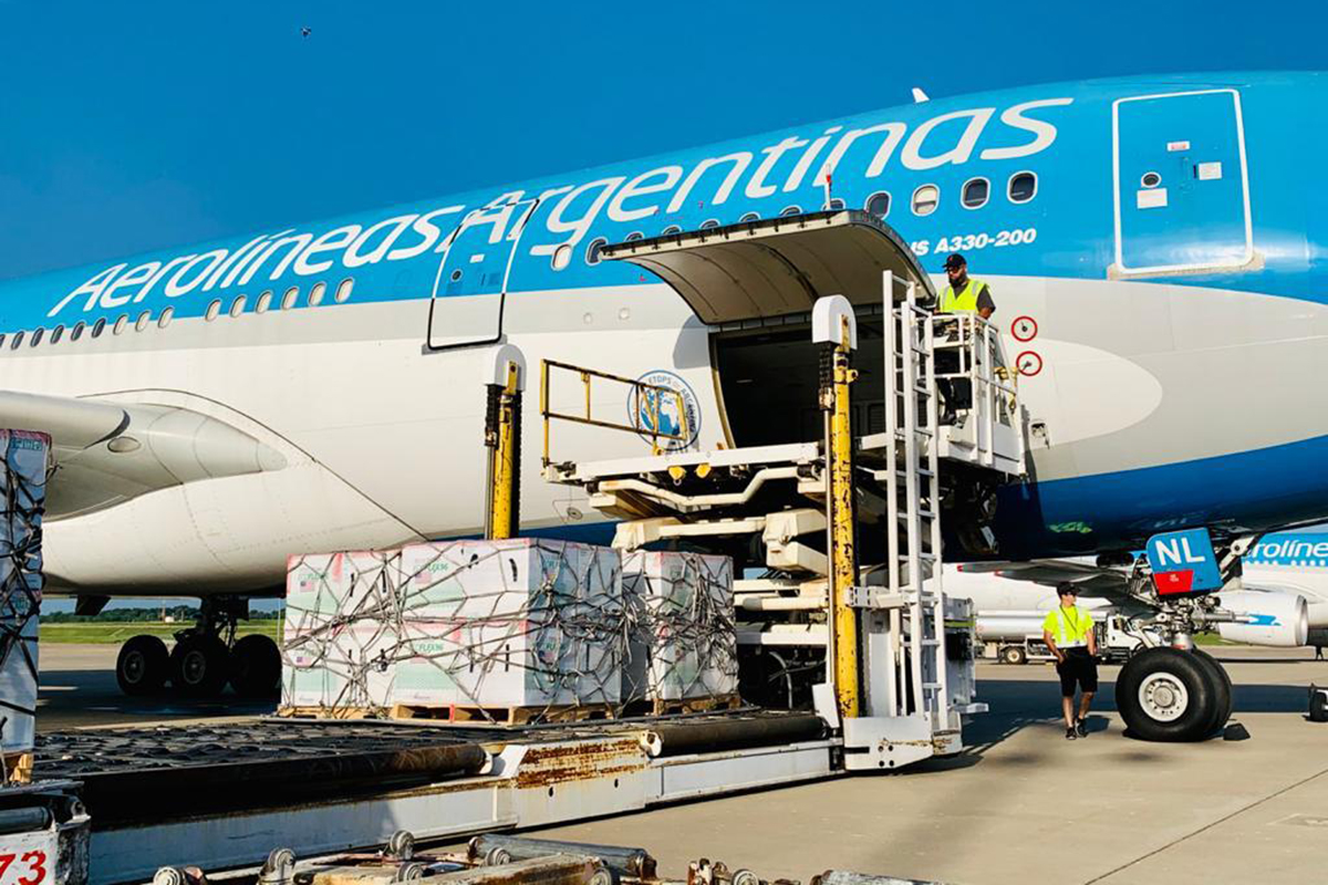 Con la llegada de 3,5 millones de vacunas de Moderna, Argentina ya recibió más de 36 millones de dosis