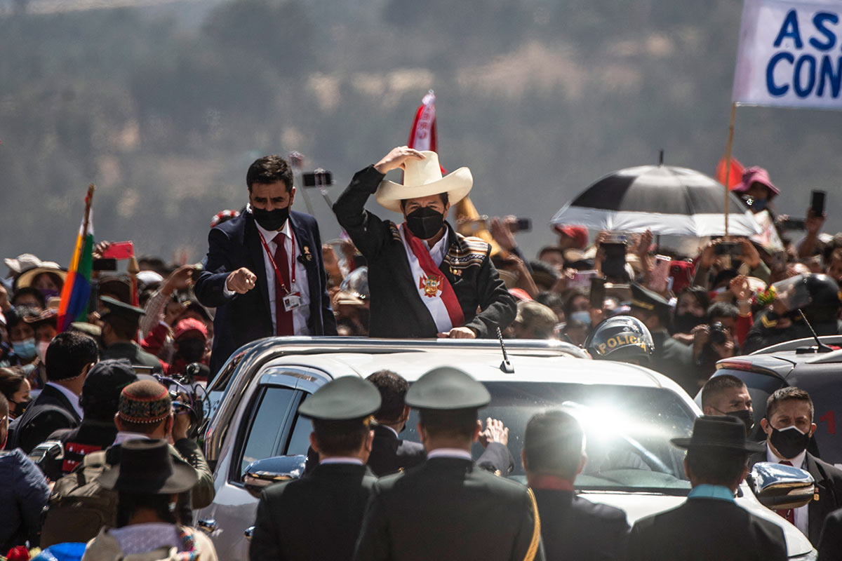 El primer gran intríngulis de Castillo tras asumir en Perú: armar su Gabinete