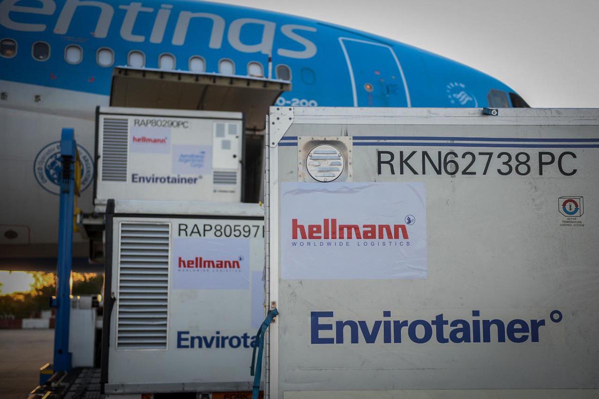 Arriba otro avión desde China con vacunas Sinopharm