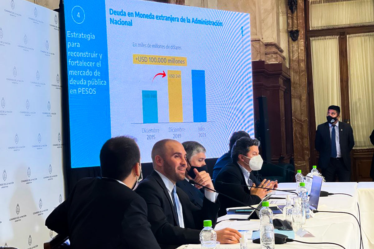 Dólares, déficit y FMI: las claves del debate por la deuda pública que se disparó en plena campaña electoral