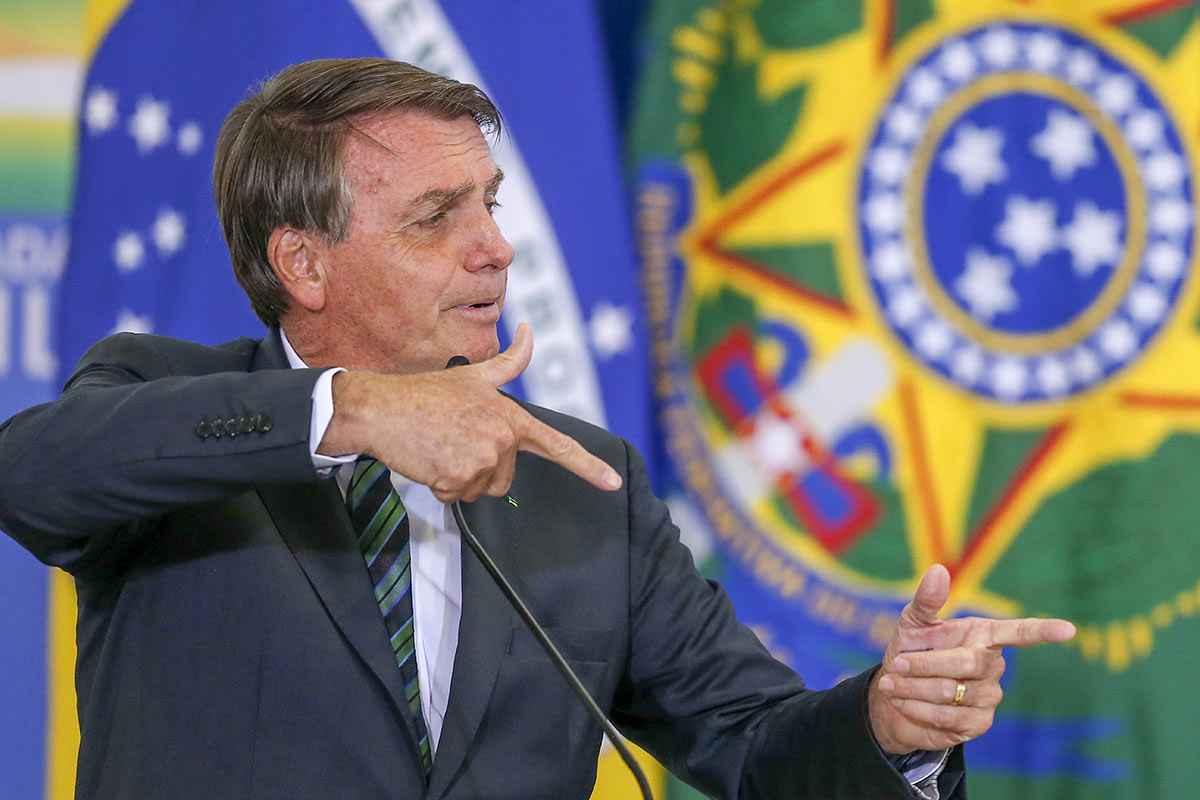 Bolsonaro en caída libre: pide que los brasileños se armen «contra el fraude»