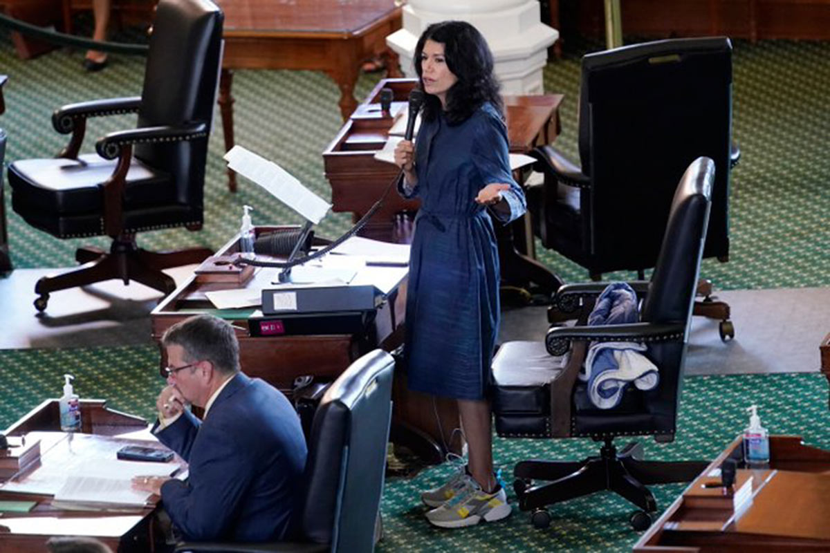 Filibustera: una senadora de Texas habló 15 horas para intentar bloquear una ley