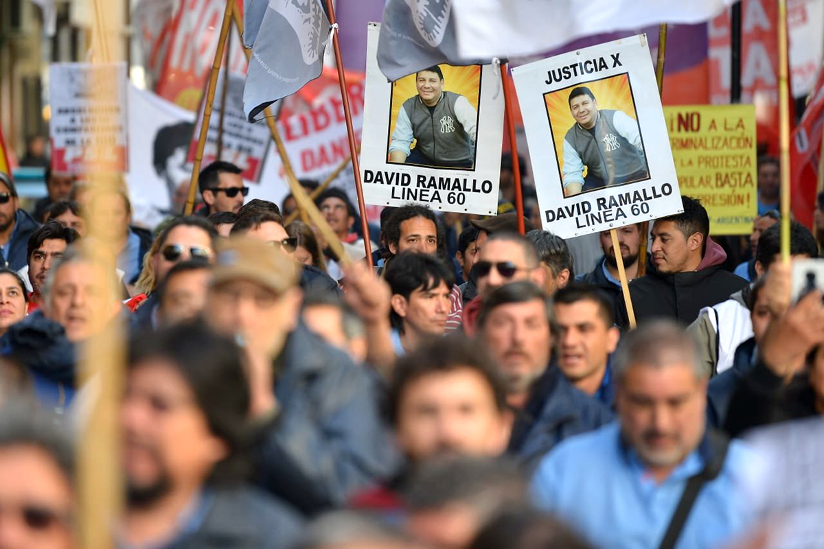Choferes de la Linea 60 marchan a tribunales contra el cierre de la causa por la muerte de un trabajador