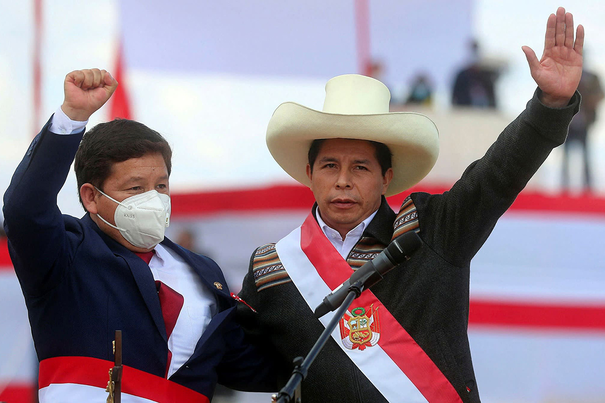 La derecha militar peruana recurre a la justicia para condicionar a Castillo