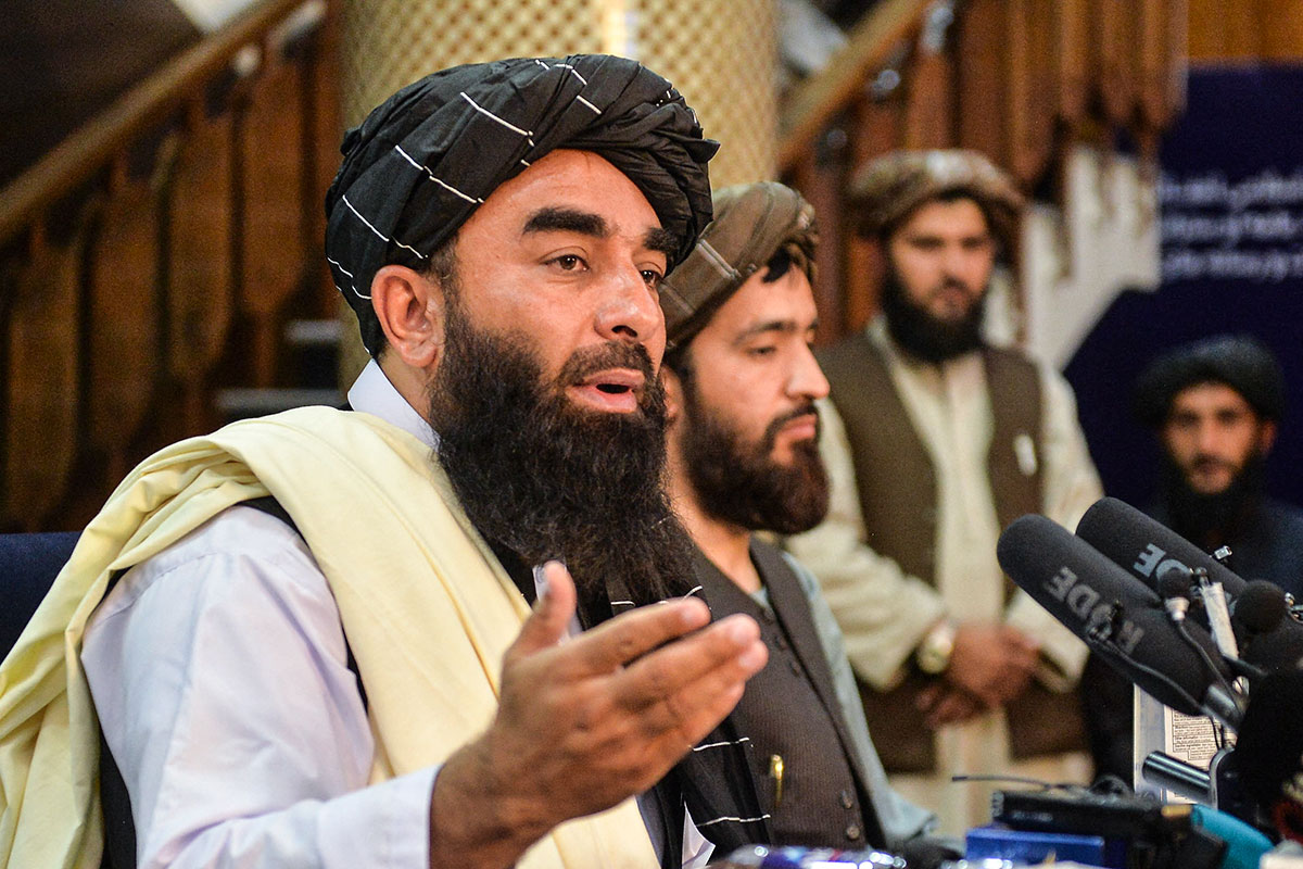 Afganistán: los talibanes anunciaron amnistía general y prometieron respetar los derechos de las mujeres