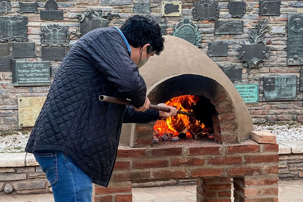 Un horno de pan para dos mesas 1 Un horno de pan para dos mesas