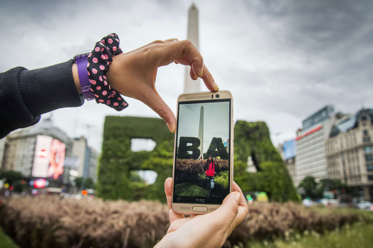 Mientras las escuelas piden recursos contra el Covid, Ciudad destina $ 36 millones a «jardines verticales» y juegos de azar