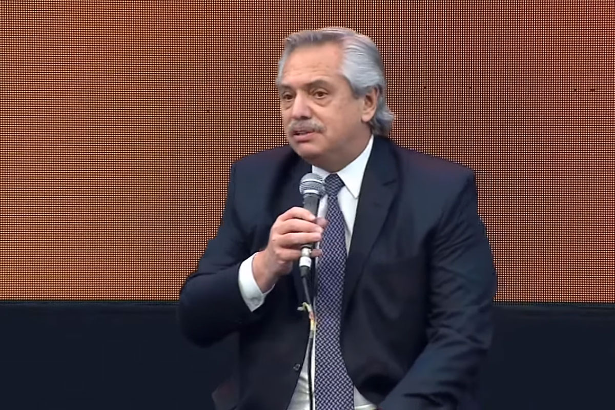 AF le pidió a los jóvenes “fuerza para cambiar lo injusto e ingrato que tiene nuestro país”