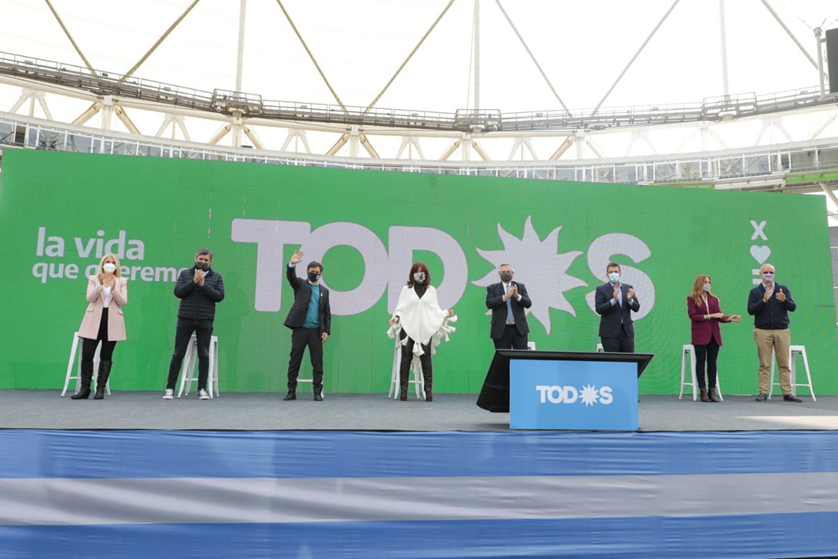 Alberto y Cristina, juntos y en campaña: «Es posible revertir las más profundas crisis y emerger»