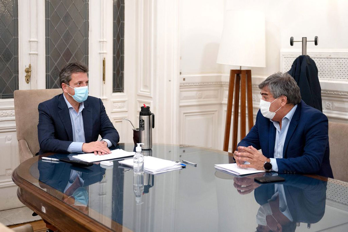 En medio de la pelea con las empresas de telecomunicaciones, Massa se mostró con Ambrosini, titular del Enacom