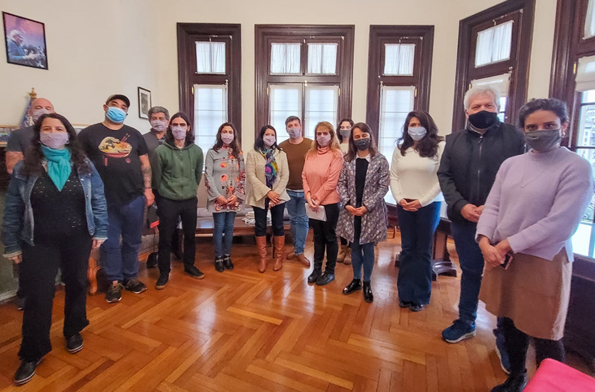 El FdT se sumó al pedido de apartar al director acusado de misoginia y negacionismo