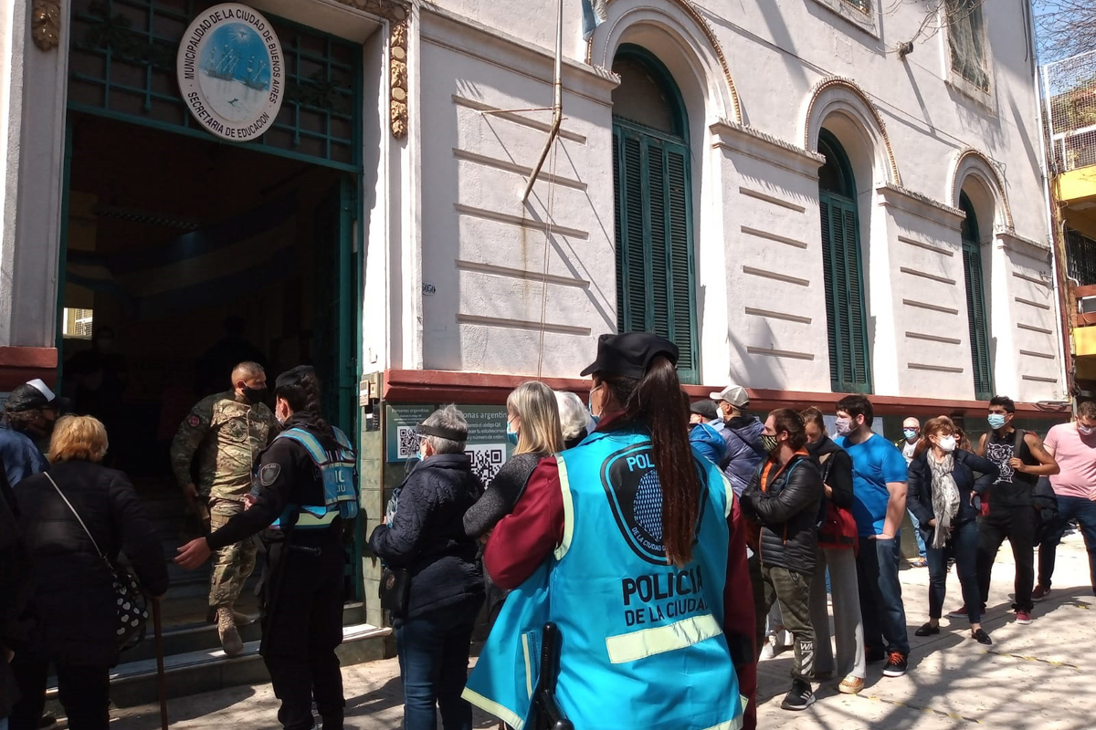 Una anciana en CABA y un anciano en Córdoba se descompensaron y fallecieron al ir a votar