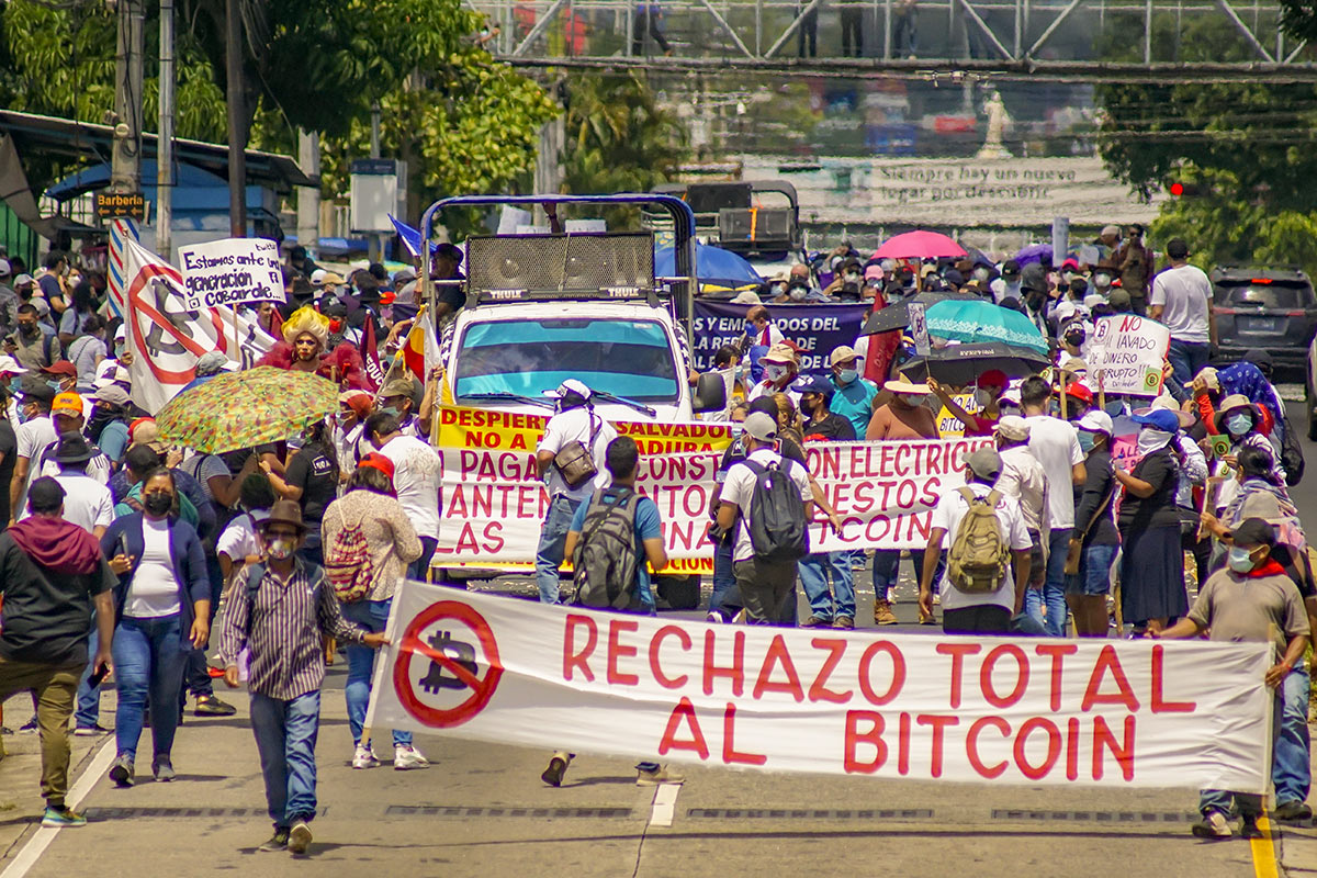 El Salvador adoptó el bitcoin: una apuesta con un riesgo demasiado alto