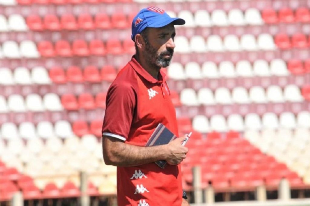 Aún sin público ni descensos, ya se fueron ocho técnicos en doce fechas de campeonato 1 Aún sin público ni descensos, ya se fueron ocho técnicos en doce fechas de campeonato