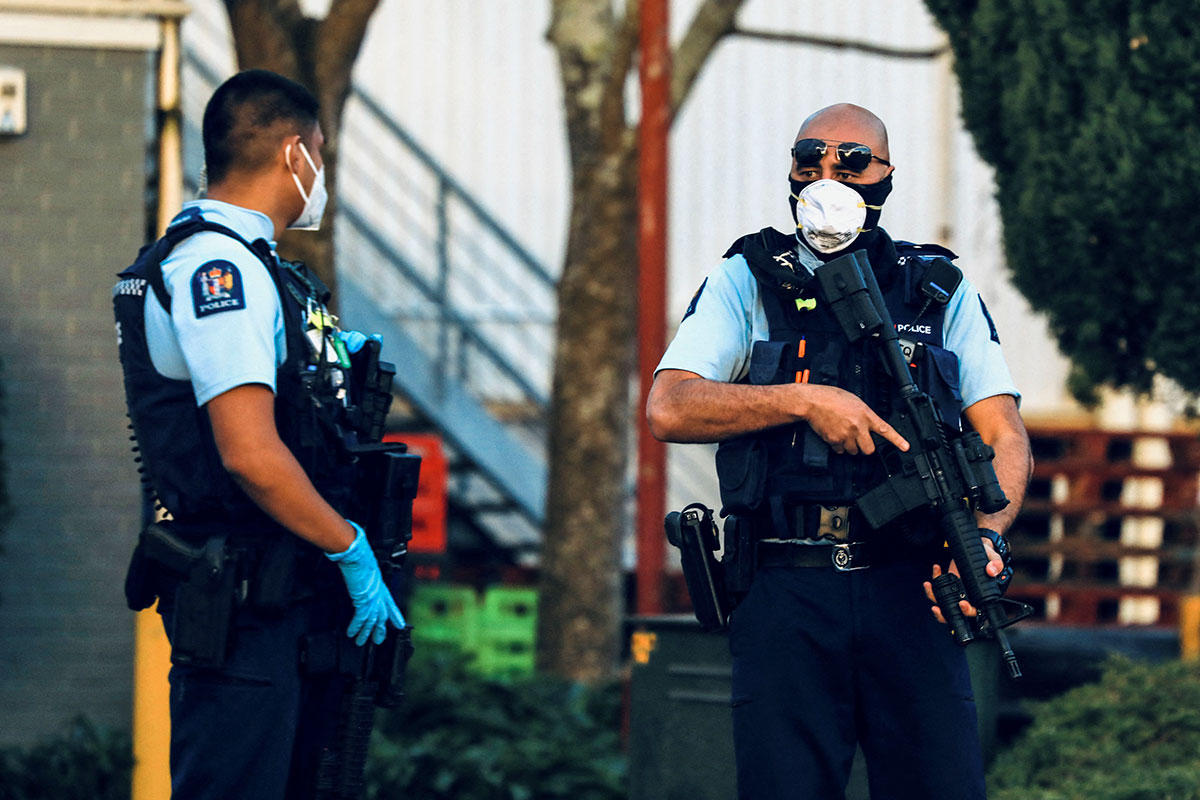 Un simpatizante de ISIS logra herir a seis personas, antes de ser abatido