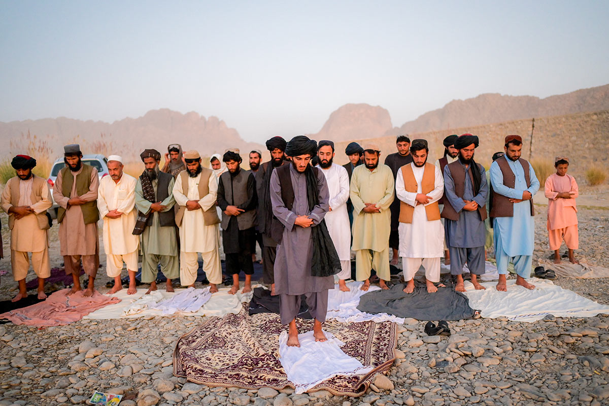 Los cinco grandes presionan a los talibán