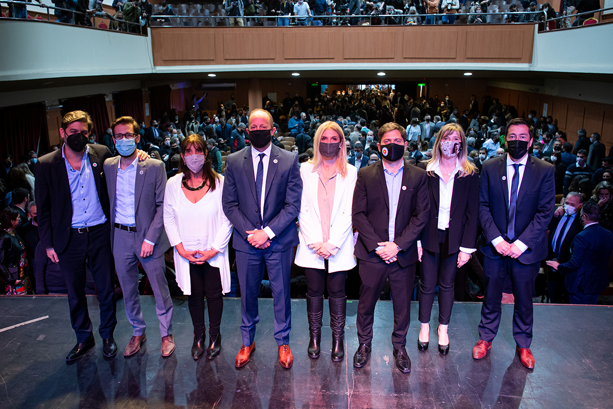 Kicillof relanzó su gobierno con la jura de los nuevos ministros