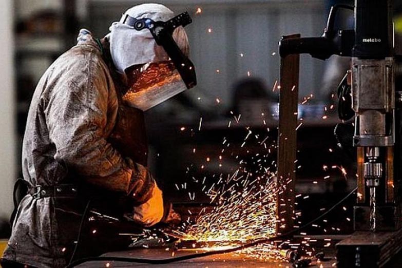 En la revisión paritaria, los metalúrgicos acordaron una suba salarial del 65% para este año