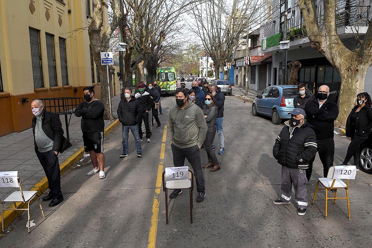 Esta vez las filas podrán realizarse dentro de los establecimientos de votación