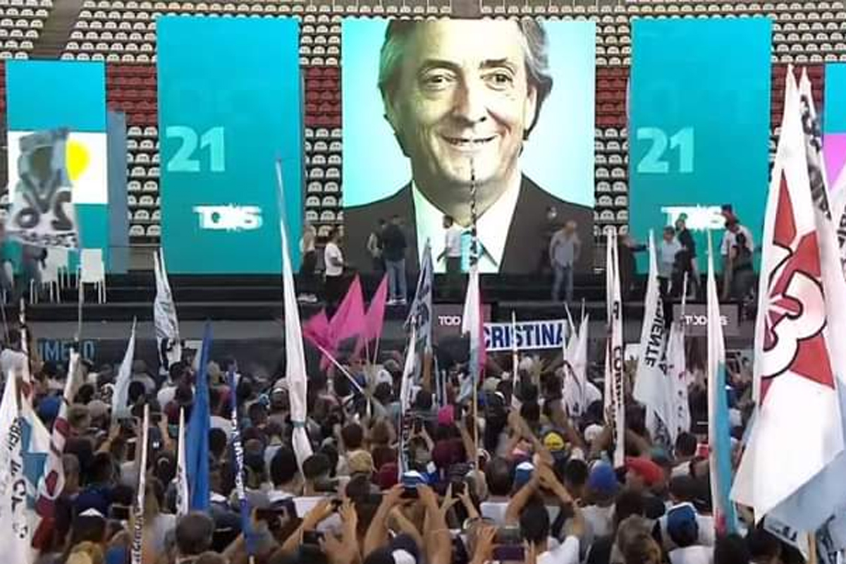 Más de 30 mil militantes homenajean a Néstor Kirchner a 11 años de su muerte