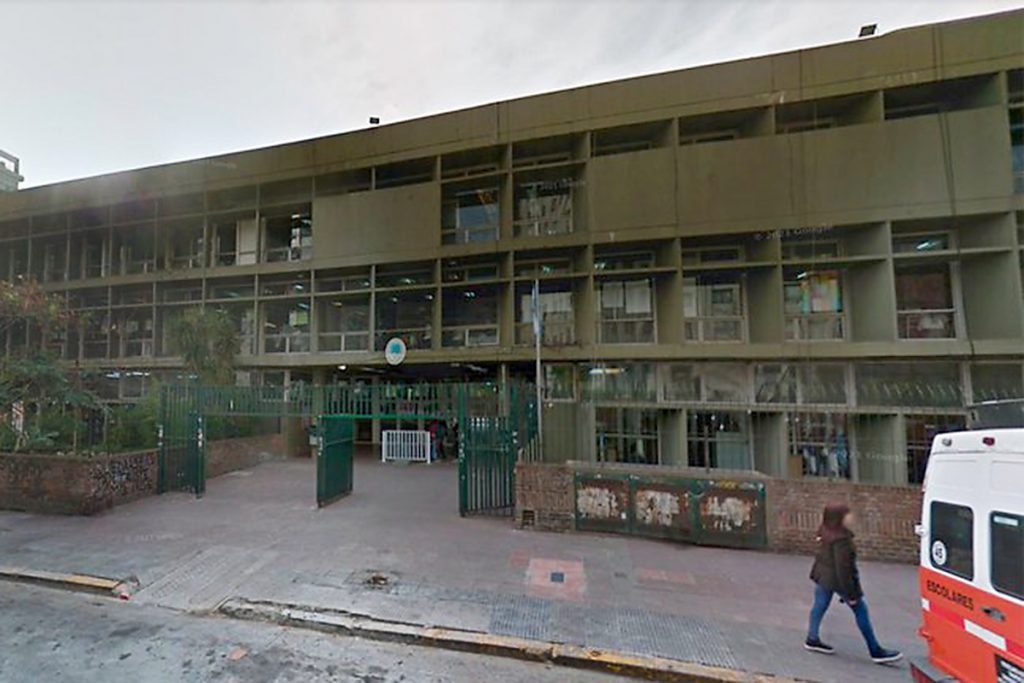 Estudiantes denuncian apriete en el Lengüitas: funcionarios porteños buscaron "convencerlos" de levantar medidas 2 Estudiantes denuncian apriete en el Lengüitas: funcionarios porteños buscaron "convencerlos" de levantar medidas