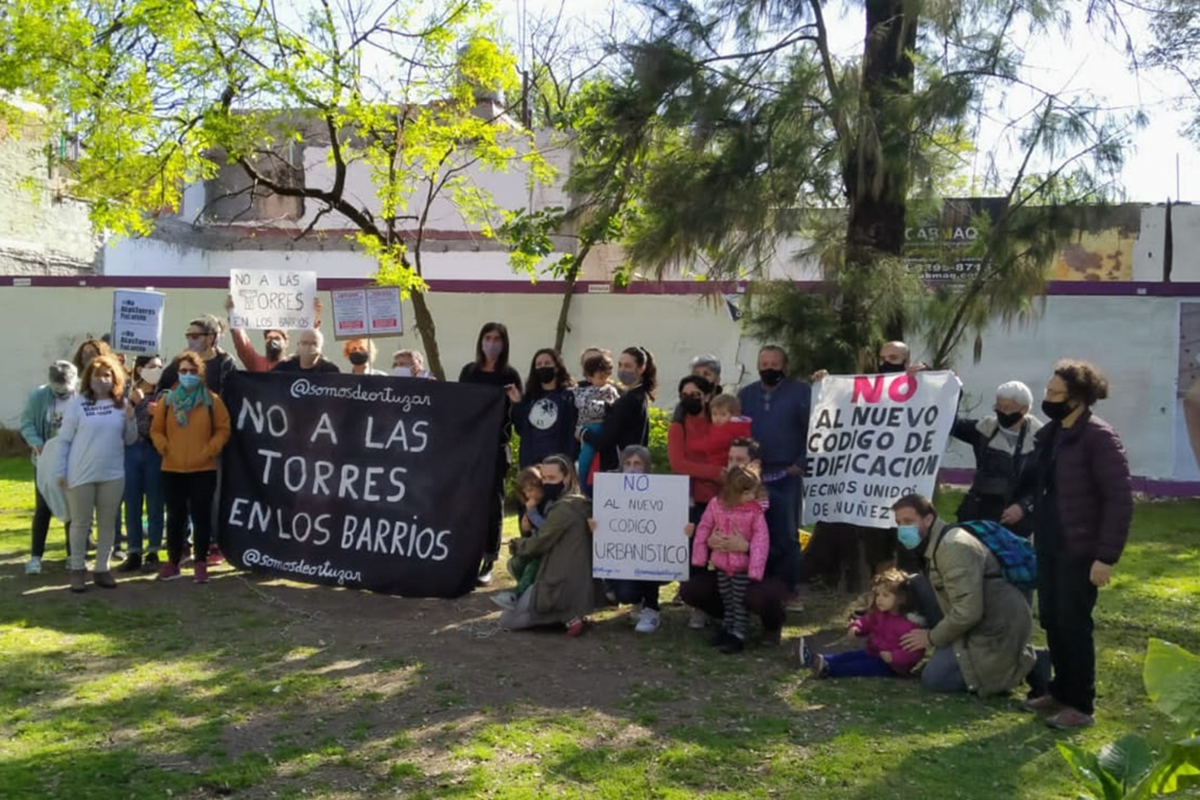 Vecinos marchan en defensa del patrimonio y contra la especulación inmobiliaria en la Ciudad