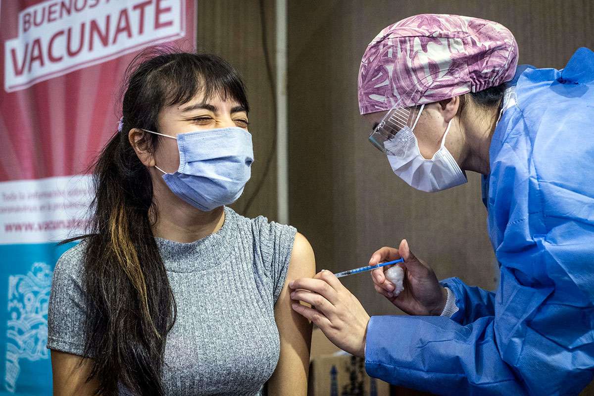 Se aplicará la cuarta dosis para mayores de 50, grupos de riesgo y docentes