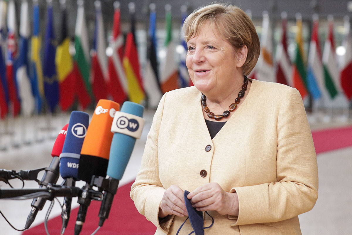 Merkel fue despedida con una ovación en la última cumbre de líderes europeos en la que participó